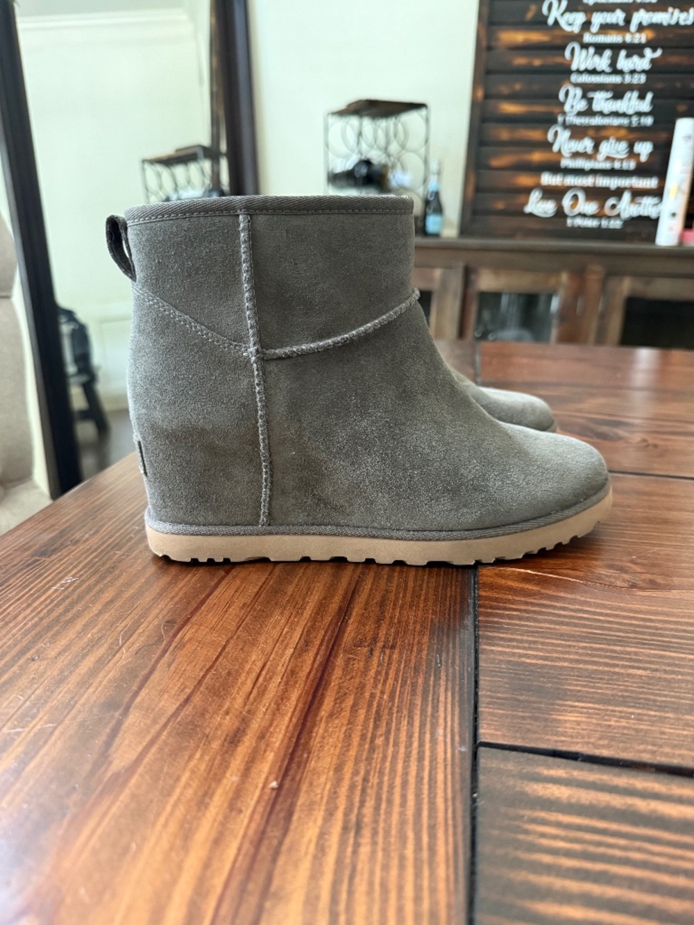 UGG Women's Classic Femme Mini Boots Size 8 US